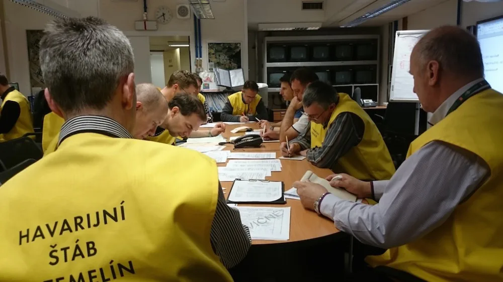 Poprvé se v Temelíně uskutečnilo tajné cvičení. Do hodiny od svolání se do havarijního štábu dostavili všichni odborníci držící pohotovost