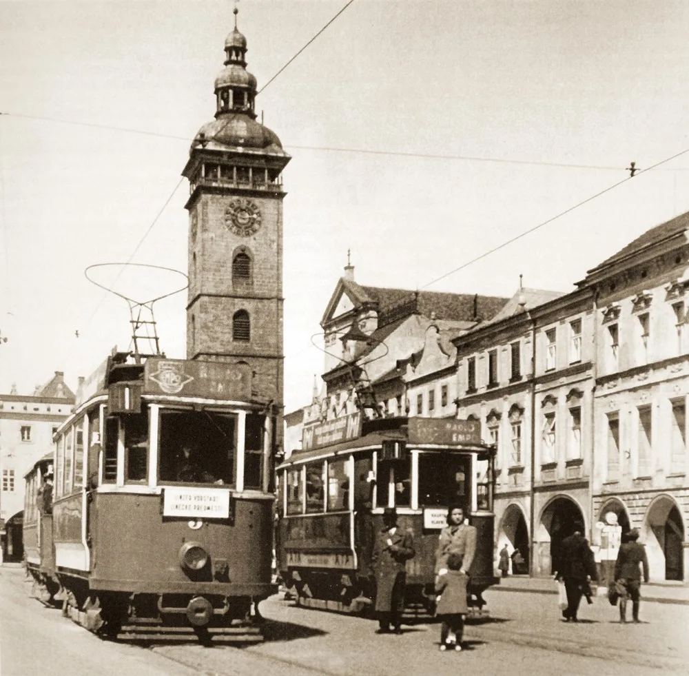 Tramvaje na náměstí