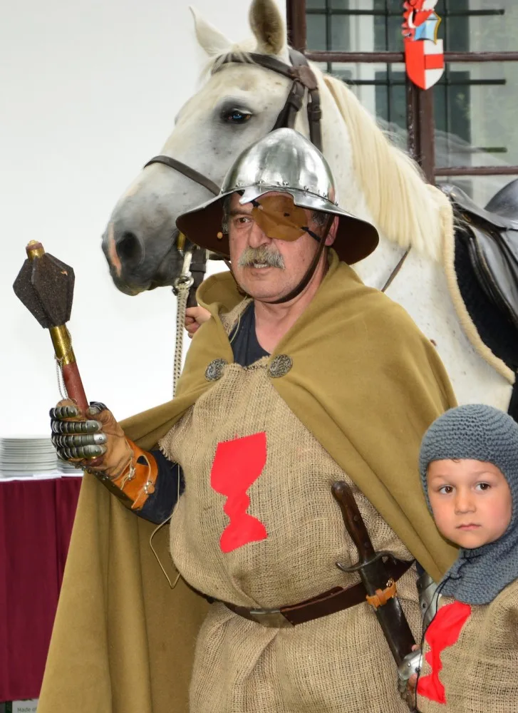 Zmodernizovaný památník v Trocnově