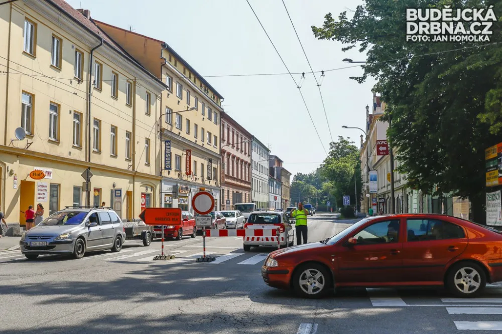 Začala uzavírka Husovy ulice