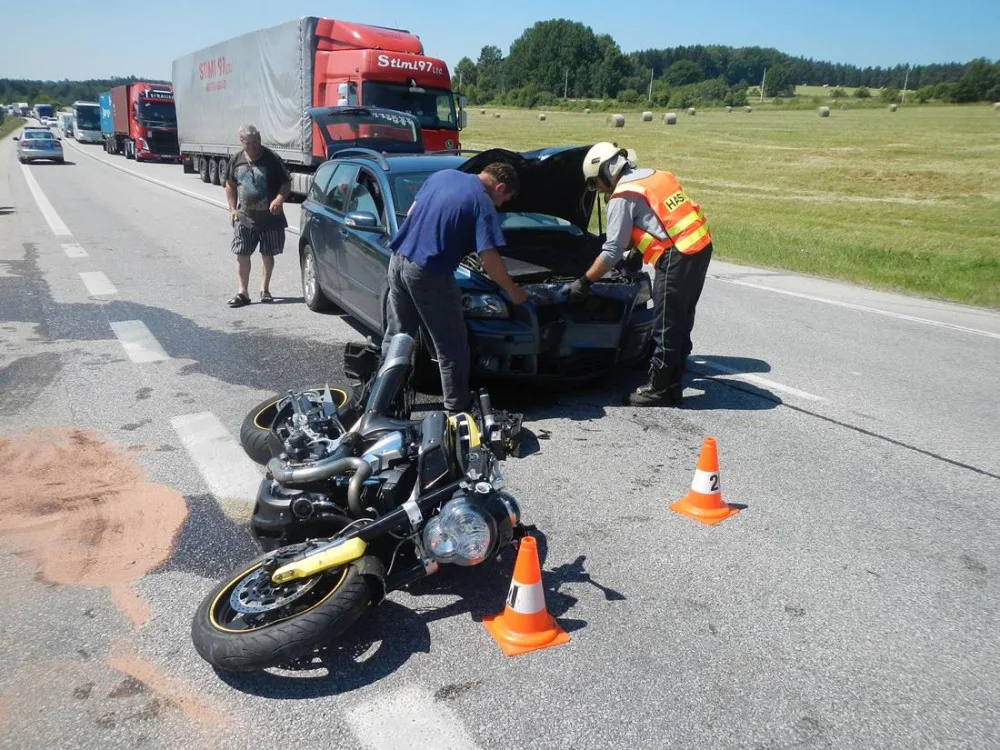 Páteční nehody motorkářů.