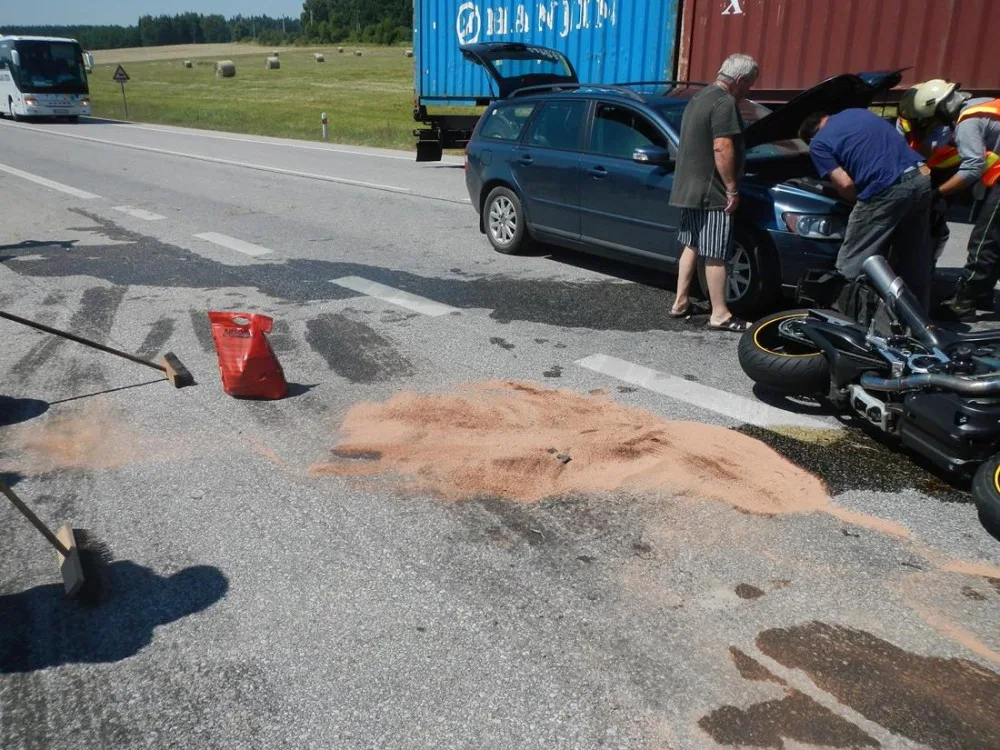 Páteční nehody motorkářů.