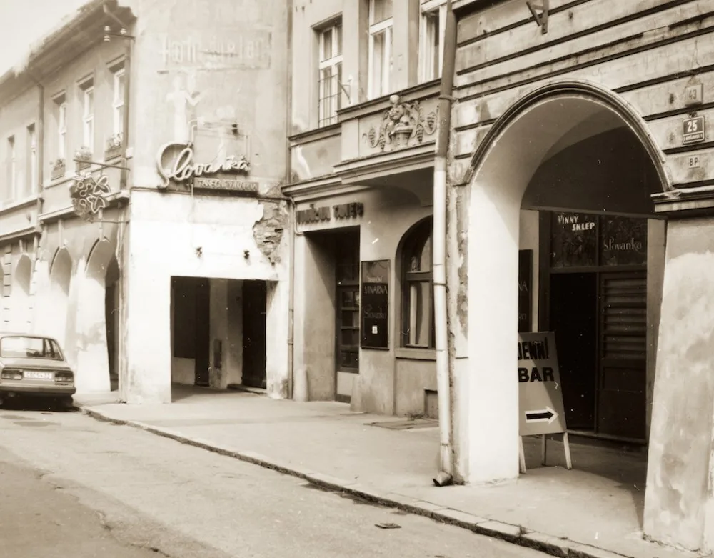 Vinárna Slovanka, v Budějcích vždy Split, v České ulici v roce 1986