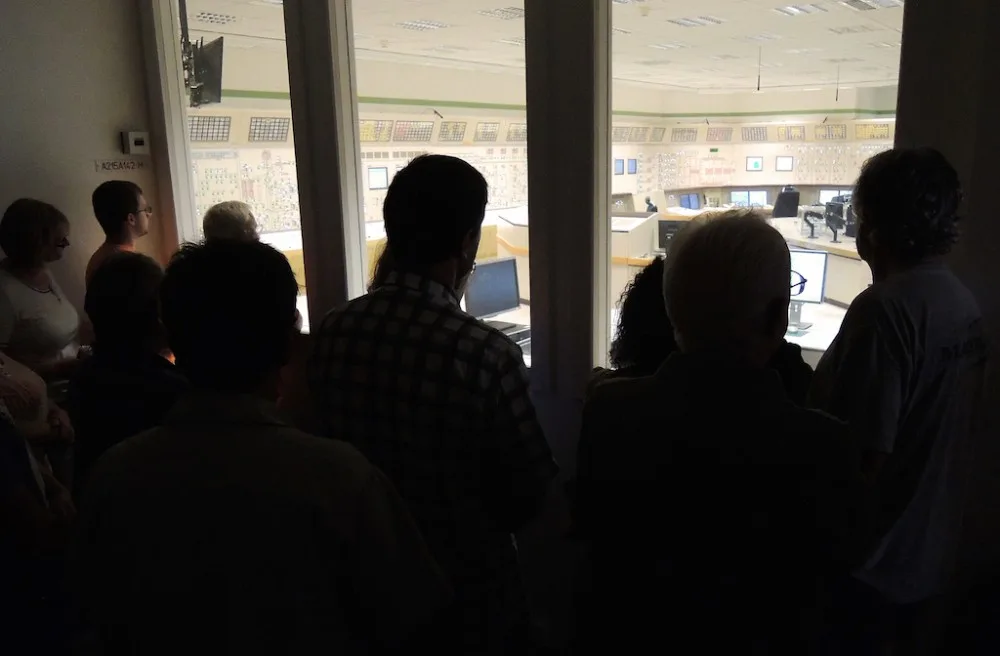 Pohled do přesné kopie blokové dozorny elektrárny s výkladem byl pro řadu návštěvníku opravdu zajímavým poznatkem