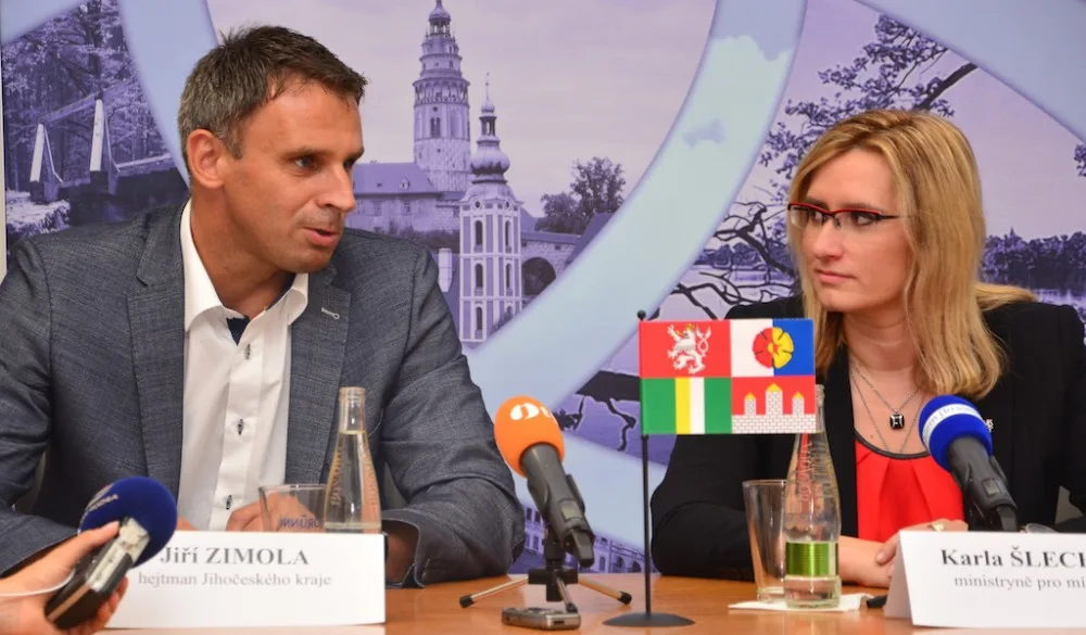 Hejtman Jiří Zimola s ministryní pro místní rozvoj Karlou Šlechtovou