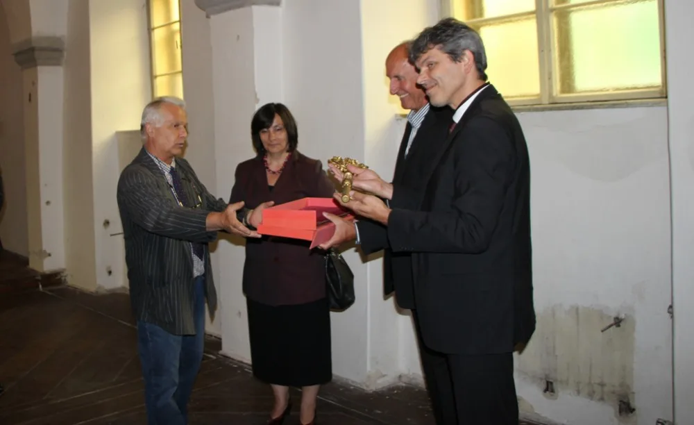 Předání klíčů. Foto: NPÚ