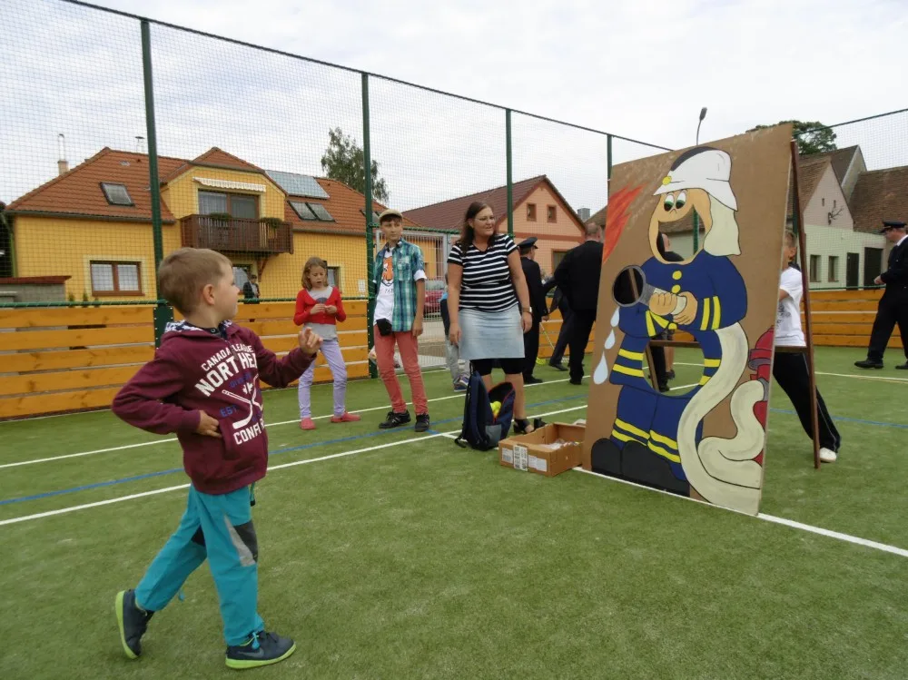 Sportovat na bezpečném hřišti nově mohou děti z Chlumce u Dačic