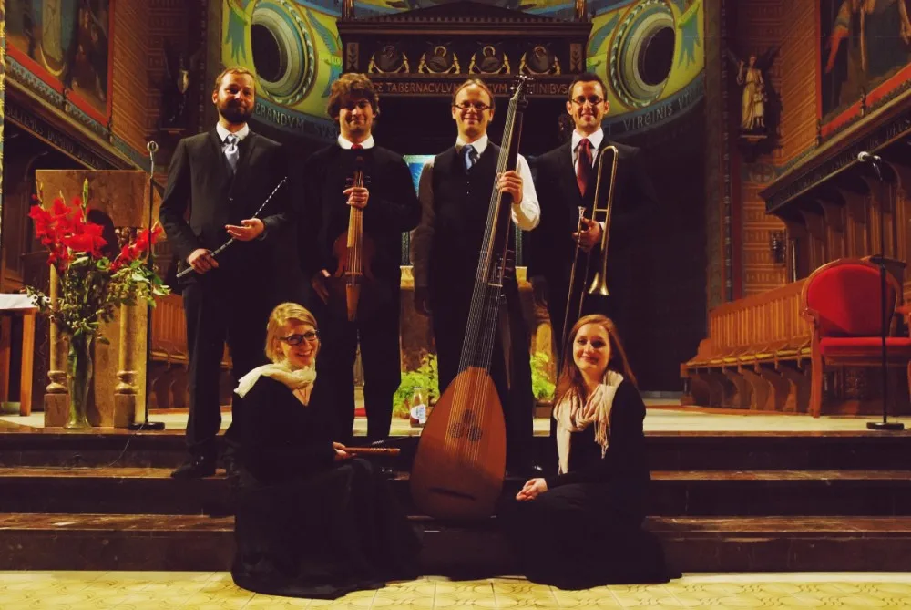 Zleva nahoře - Miroslav Kůzl, Jakub Michl, Richard Závada, Tomáš Lajtkep, zleva dole - Barbora Plachá, Kristýna Fílová