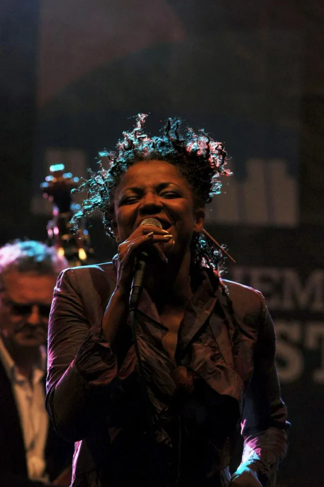 Mina Agossi