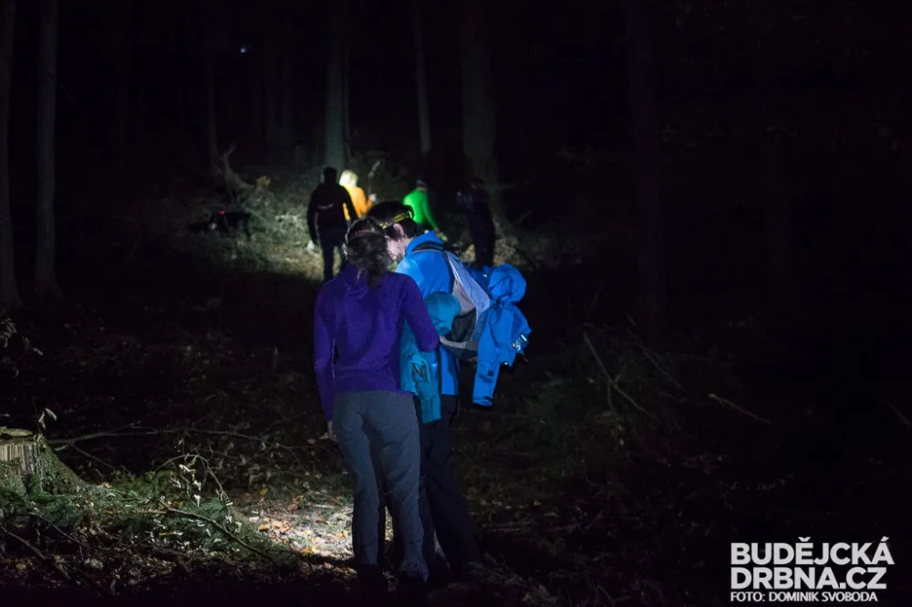 Hlavním tématem výstupu na Kleť byly čelovky
