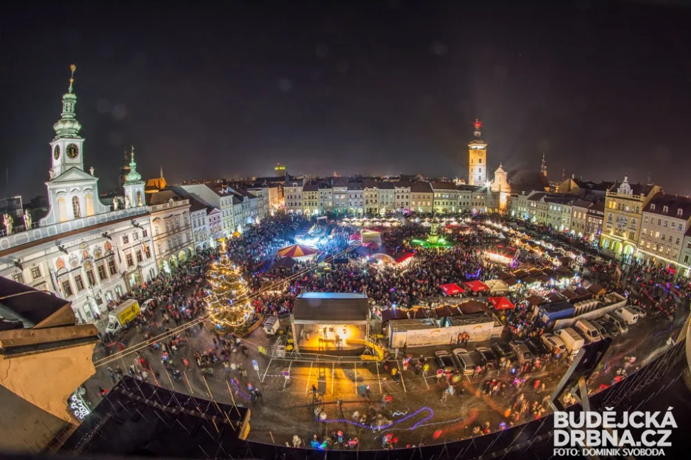 Budějcům zase po roce přiletěl popřát andělBudějcům zase po roce přiletěl popřát anděl