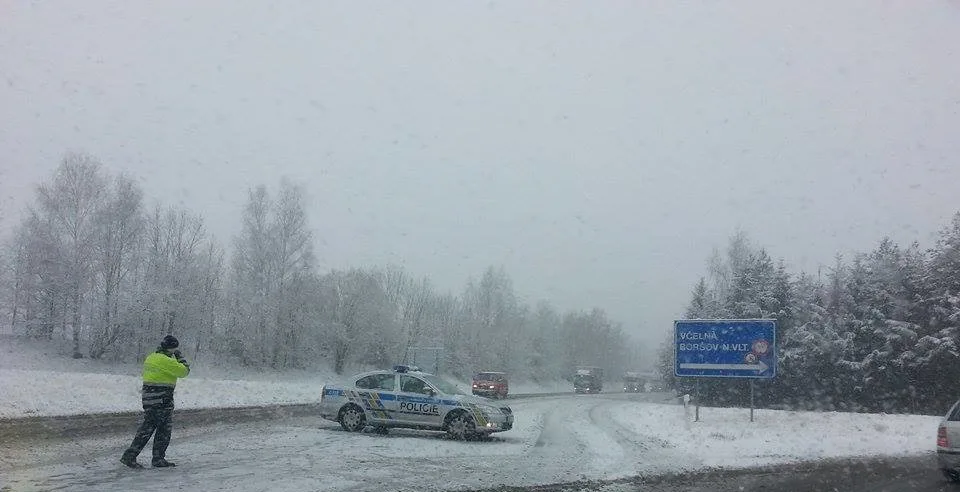 U Boršova uzavřela silnici hromadná nehoda.