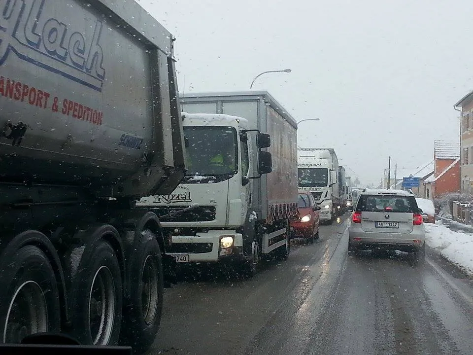 U Boršova uzavřela silnici hromadná nehoda.