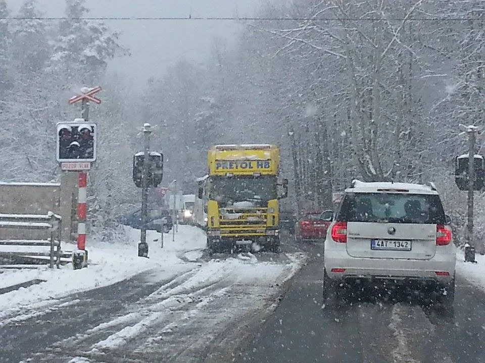 U Boršova uzavřela silnici hromadná nehoda.