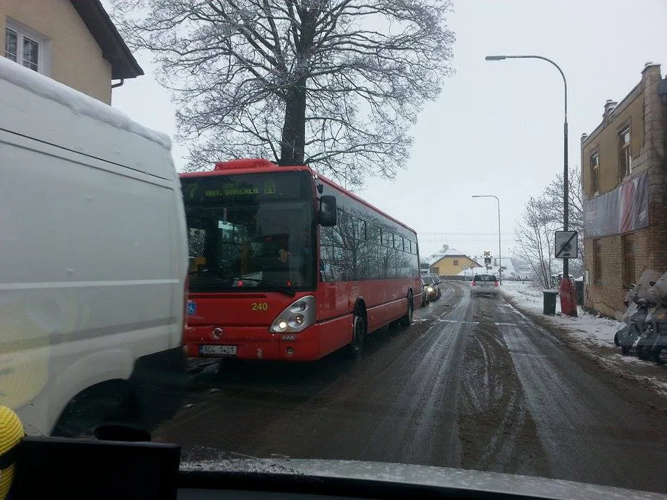 U Boršova uzavřela silnici hromadná nehoda.
