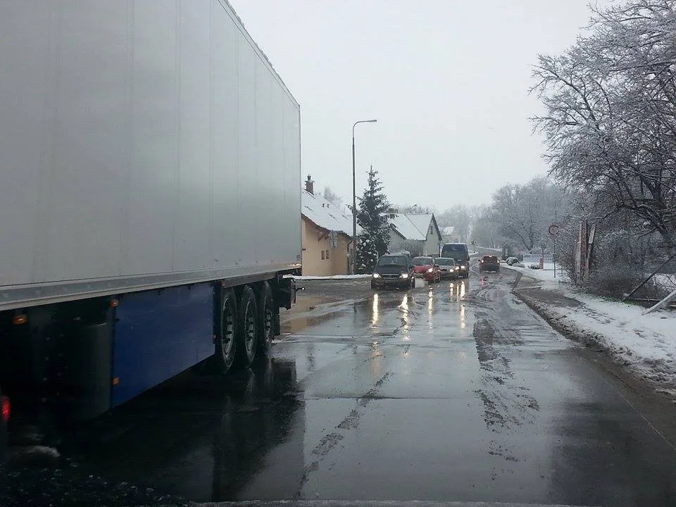 U Boršova uzavřela silnici hromadná nehoda.