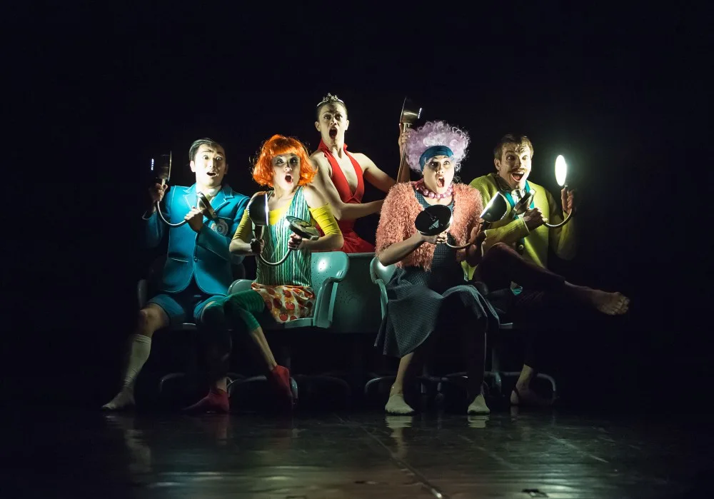 Řekni sýr – na fotce Kairi Hayashida, Tereza Hloušková, Julie De Meulemeester, Barbora Coufalová, Zdeněk Mládek