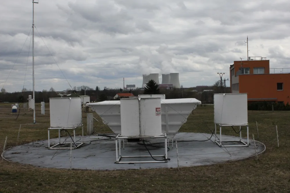 Windprofiler umí změřit rychlost větru ve výšce až šest kilometrů