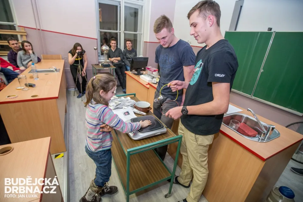 Noc mladých vědců a umělců