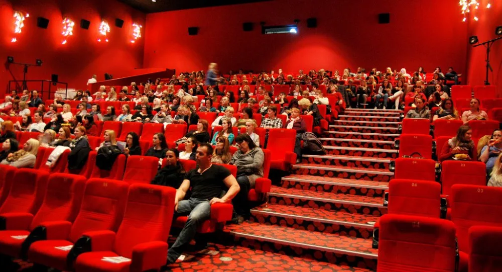 Předpremiéra na Dámské jízdě zlákala hodně divaček
