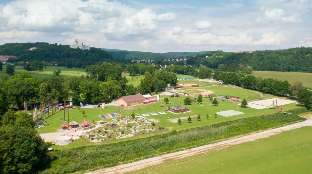 Sportovně relaxační areál v Hluboké nad Vltavou