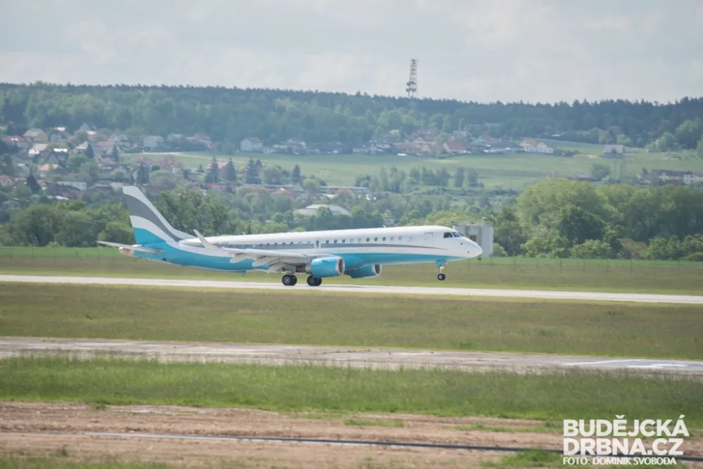Embraer 190