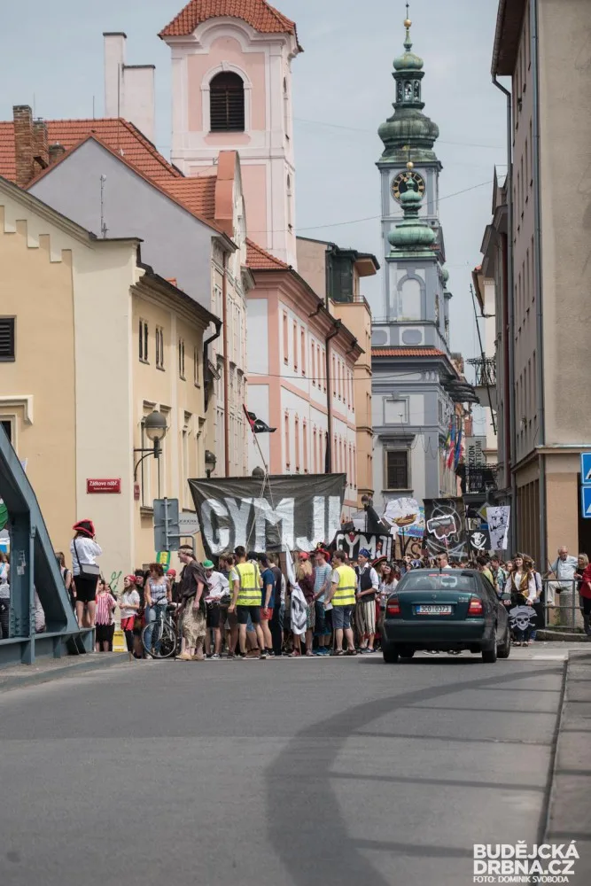 Majálesový průvod 2016