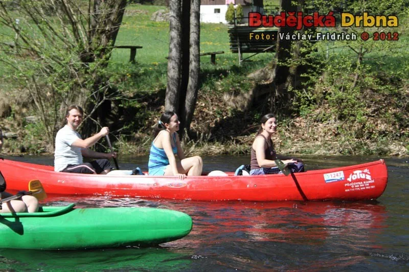 Vodáci na Vltavě