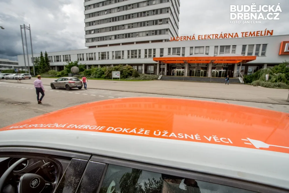 Volkswagen e-Golf při předání u Jaderné elektrárny Temelín