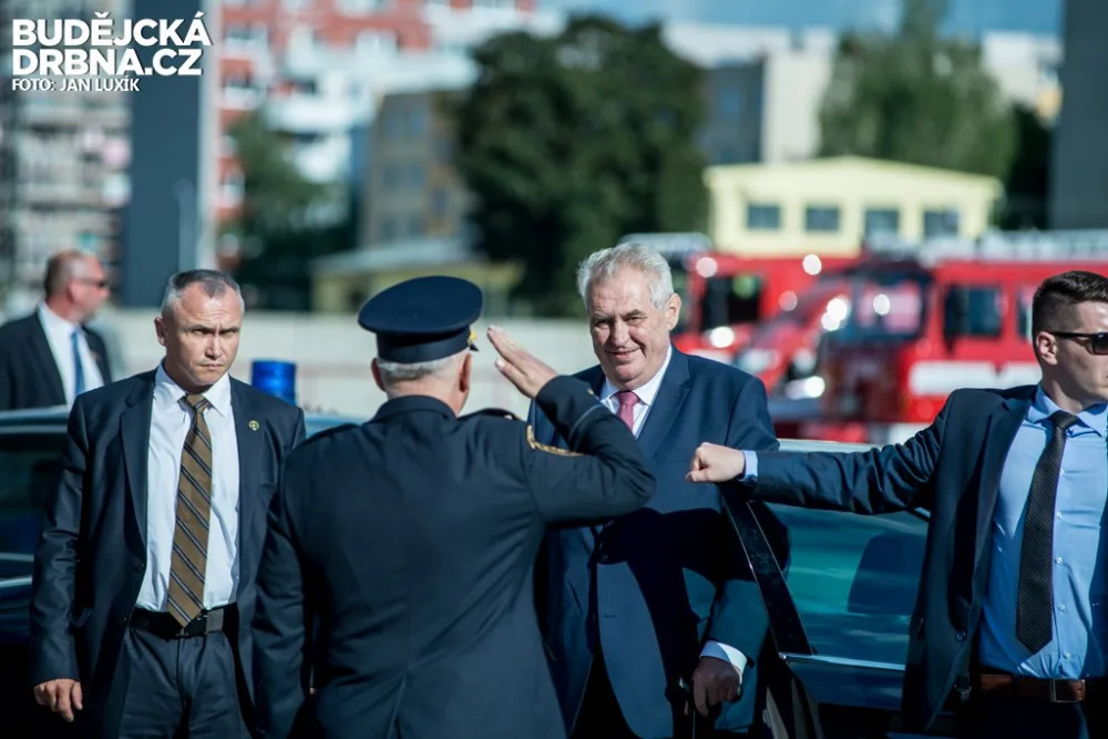 Miloš Zeman na návštěvě u budějckých hasičů