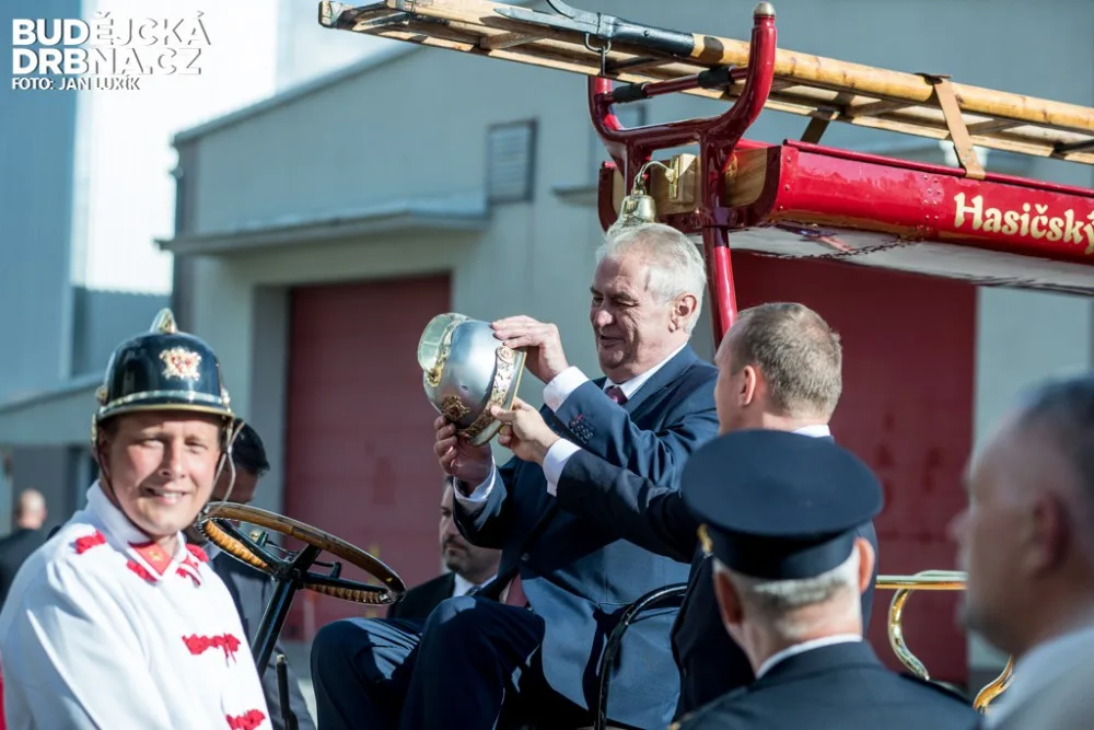 Miloš Zeman na návštěvě u budějckých hasičů