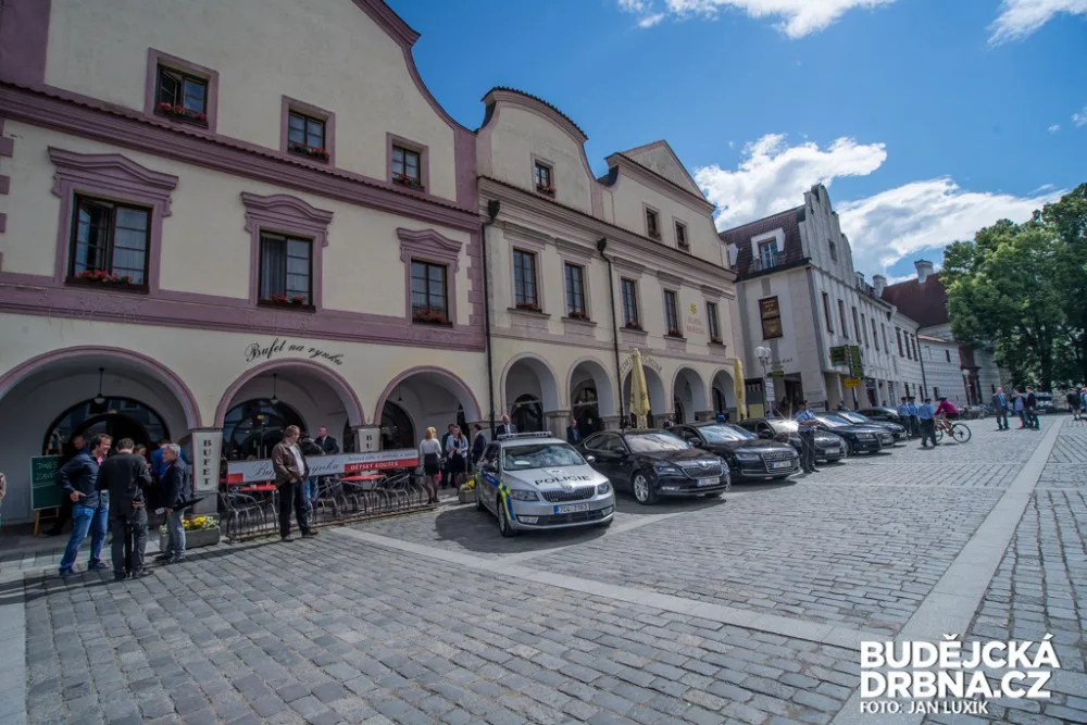 Bezpečnostní opatření před třeboňským hotelem