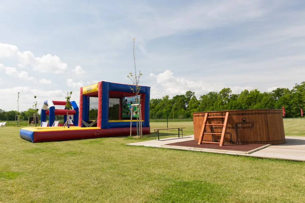 Dětský nafukovací park ve Sportovně relaxačním areálu Hluboká nad Vltavou