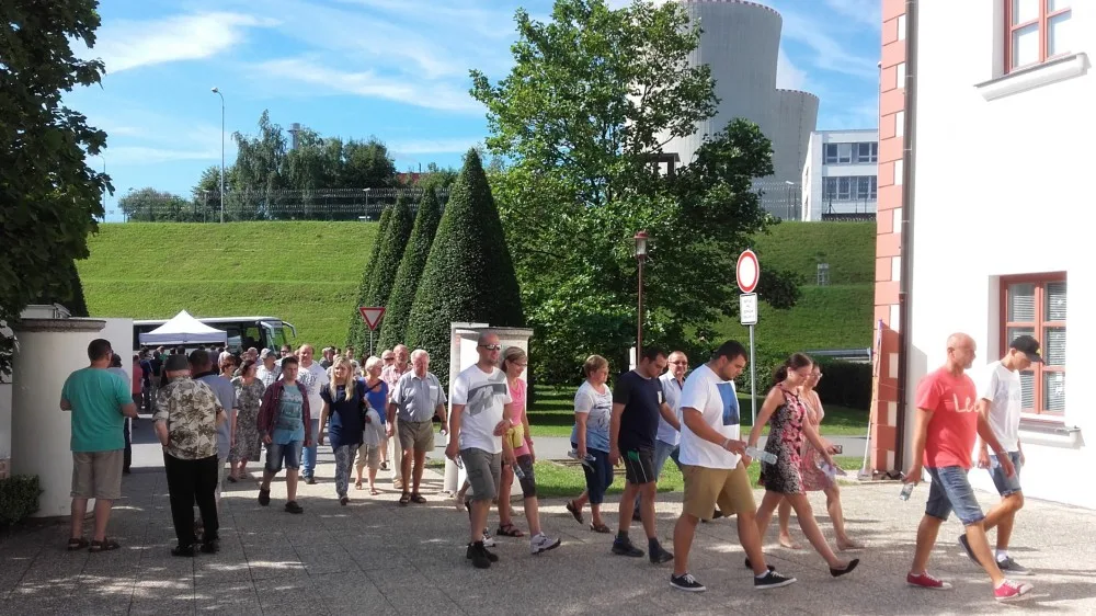 Devět stovek lidí si prohlédlo Temelín