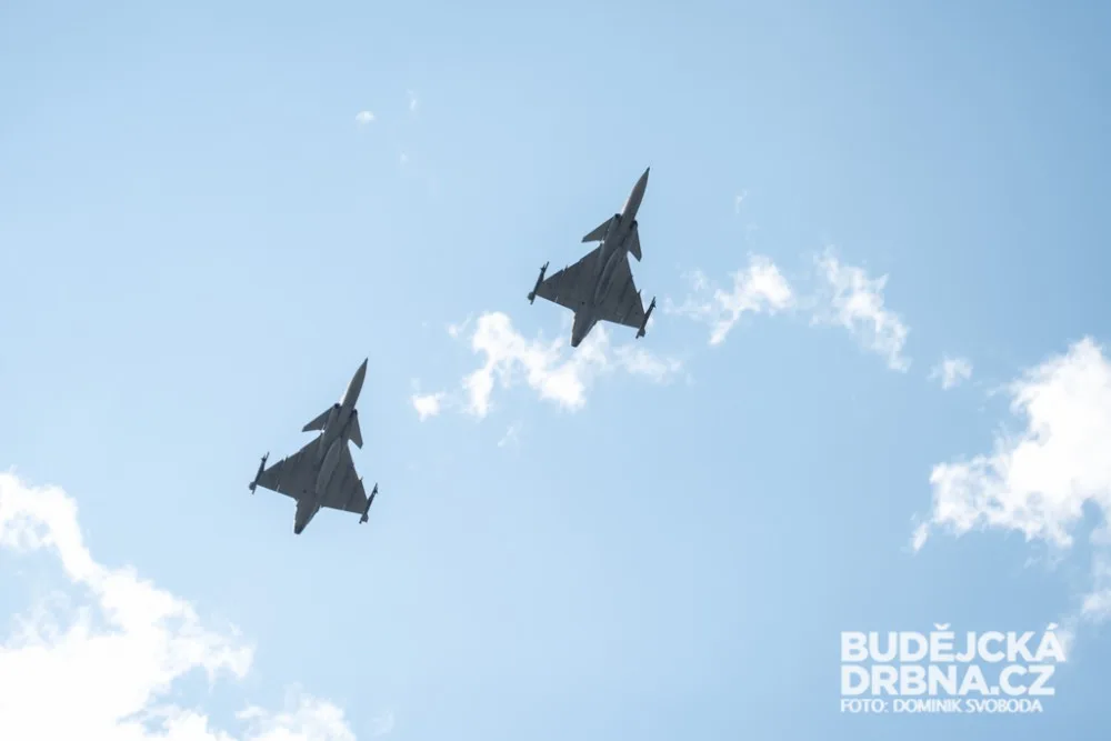 Přelet gripenů
