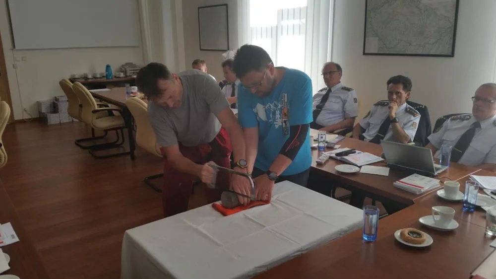 Vzkaz pro budoucí generace: Hasiči uložili cenné dokumenty do věžičky