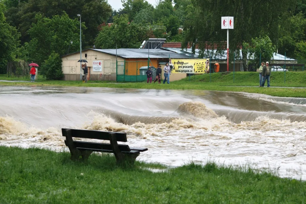 Jez Malák (spisovně Malý jez) na Malši dne 2. července 2013