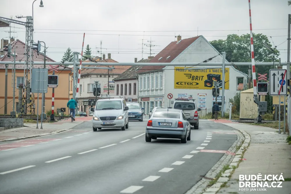 Železniční přejezd na Novohradské ulici