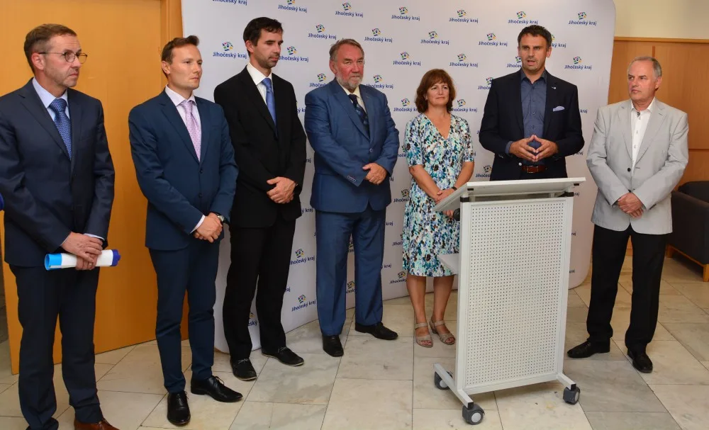 Tiskový brífink po jednání Sdružení pro dostavbu dálnice D3 a D4 v pondělí 12. září