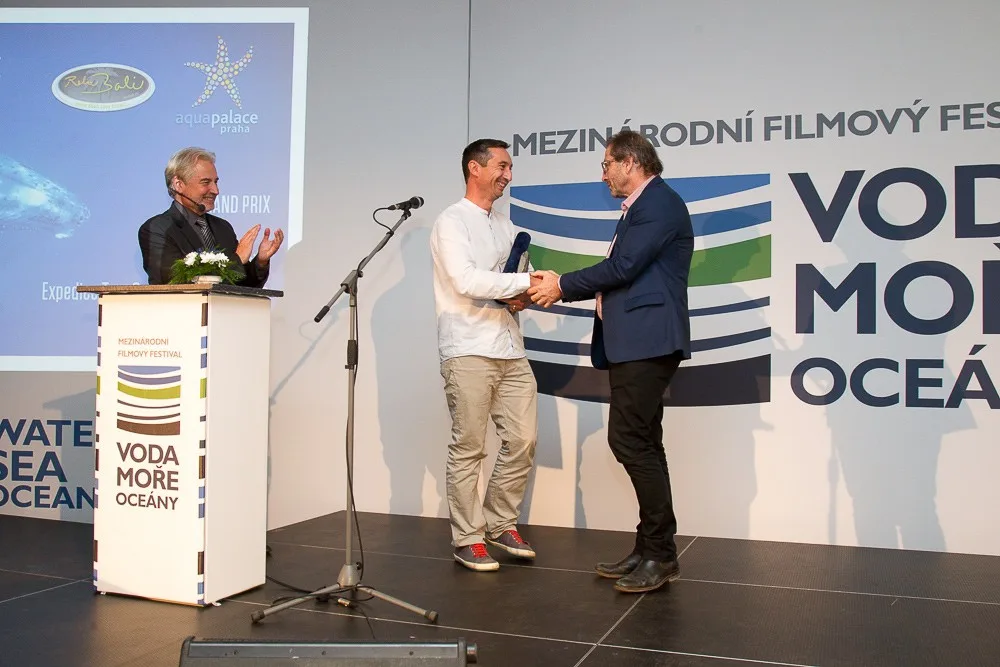 Předávání cen - francouzský režisér Michael Pitiot a prezident festivalu Steve Lichtag