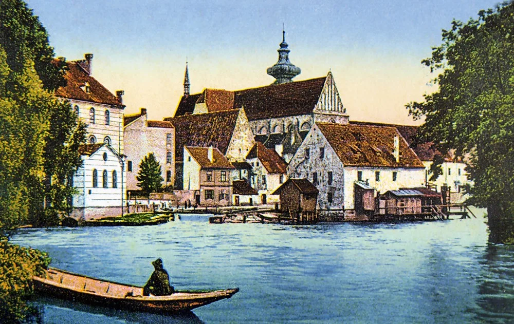 Vltava s vodou Malše proti proudu mezi Předním a Malým mlýnem proti proudu v období c. k.