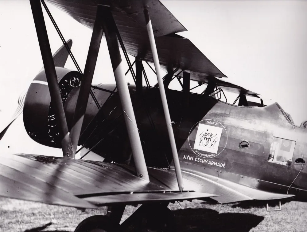 Jeden z letounů Š-328 pořízený pro armádu ve sbírce „Jižní Čechy armádě.“