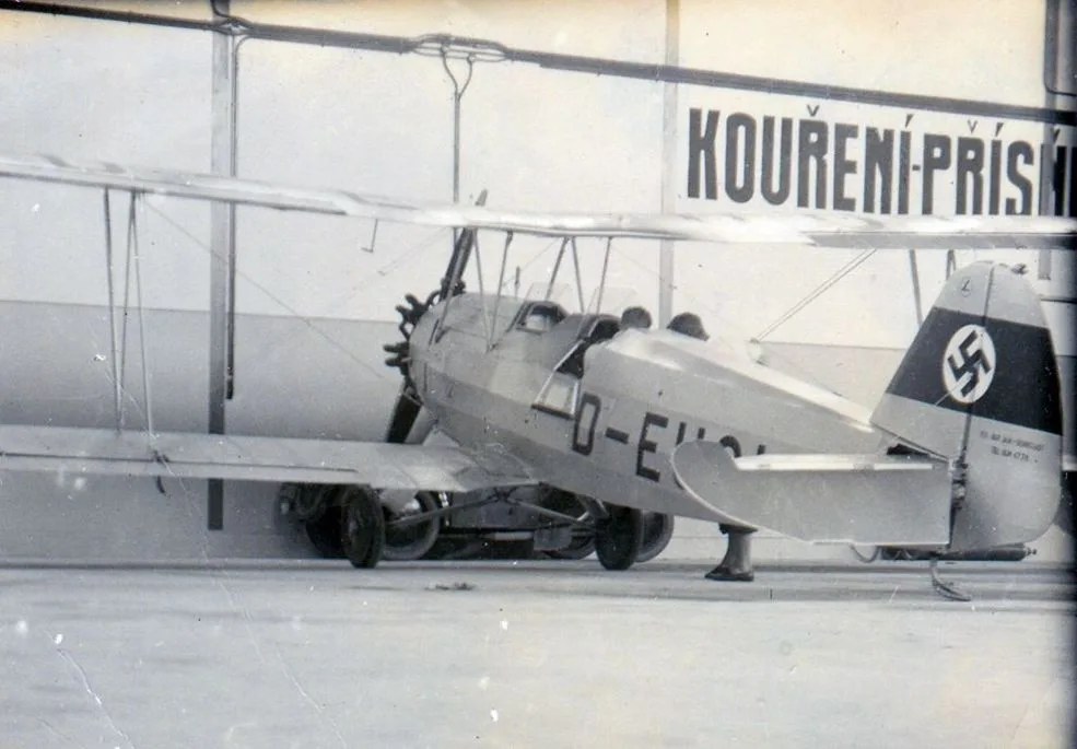 Německý letoun Fw-44, který byl 27. června 1938 přinucen přistát na letišti v Plané.