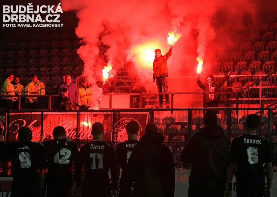 Děkovačka v podání dynamáckého fanklubu
