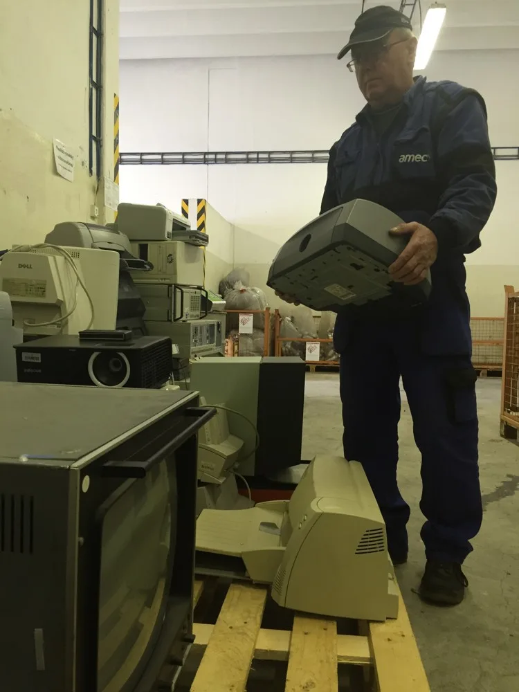 Starou elektroniku shromažďují v Temelíně na vlastním sběrném dvoře. K recyklaci jí předávají dvakrát ročně.