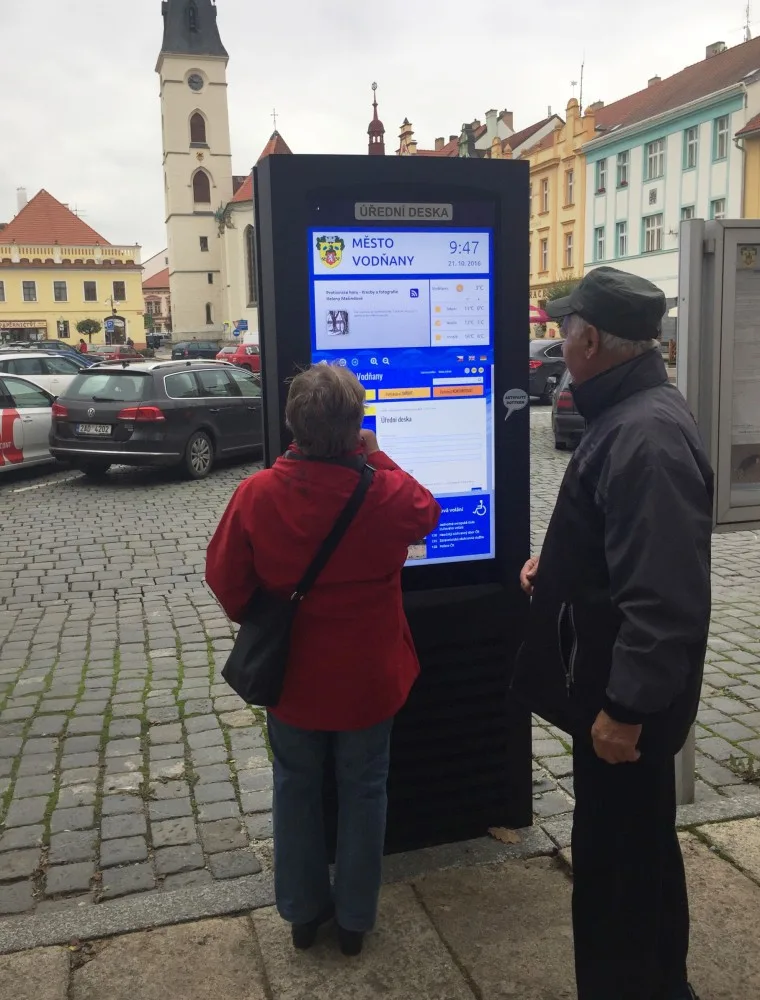 V novém kiosku lidé najdou důležité dokumenty, navigaci nebo i jídelníček v ZŠ