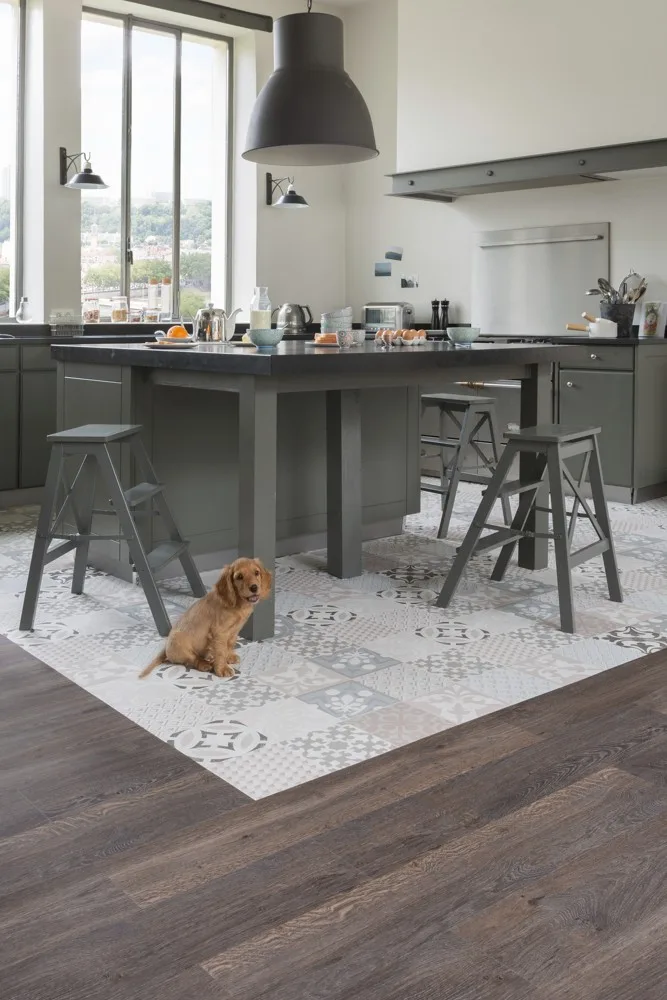 RS28561_Provence Cream Calepinage Kitchen dog-hpr