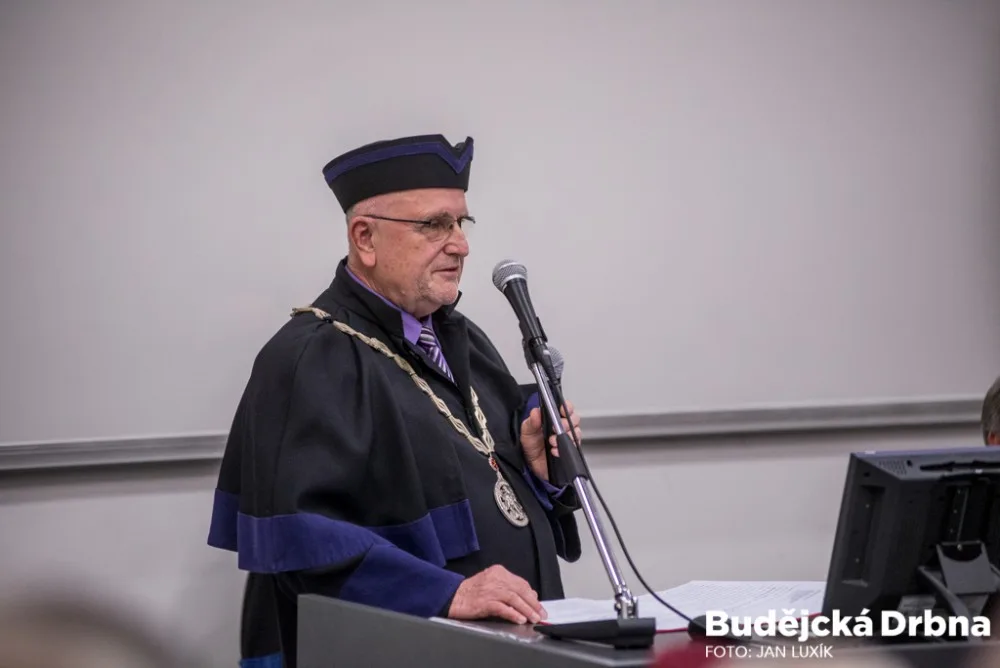 VŠTE mění statut. Bude univerzitou a vytvoří fakulty