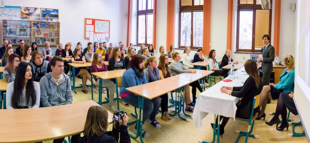 Andrew Schapiro na návštěvě Střední školy obchodní