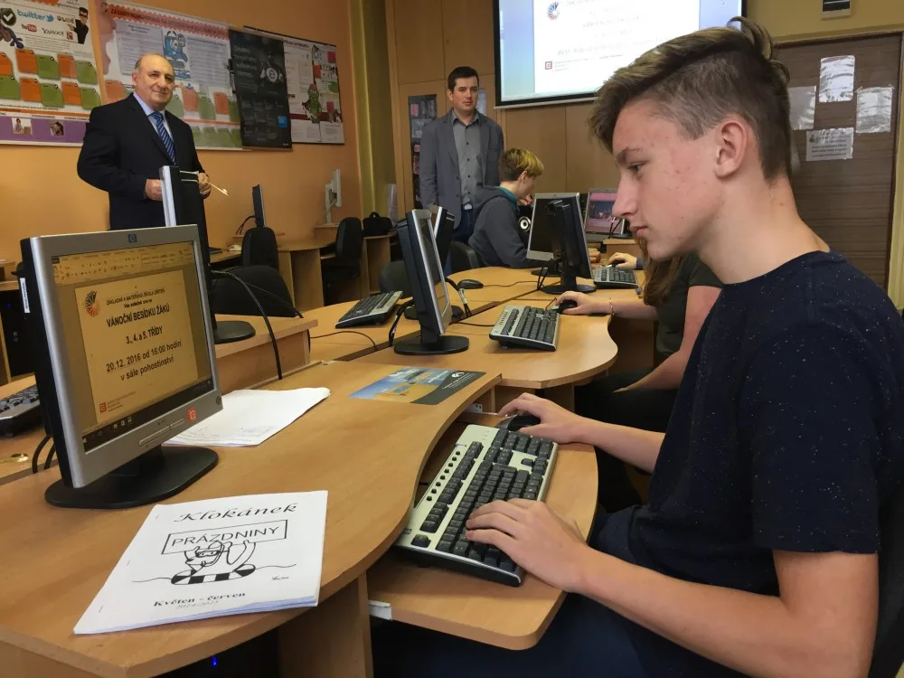 Školní časopis mohou nově dříteňští studenti vytvářet na nových počítačích